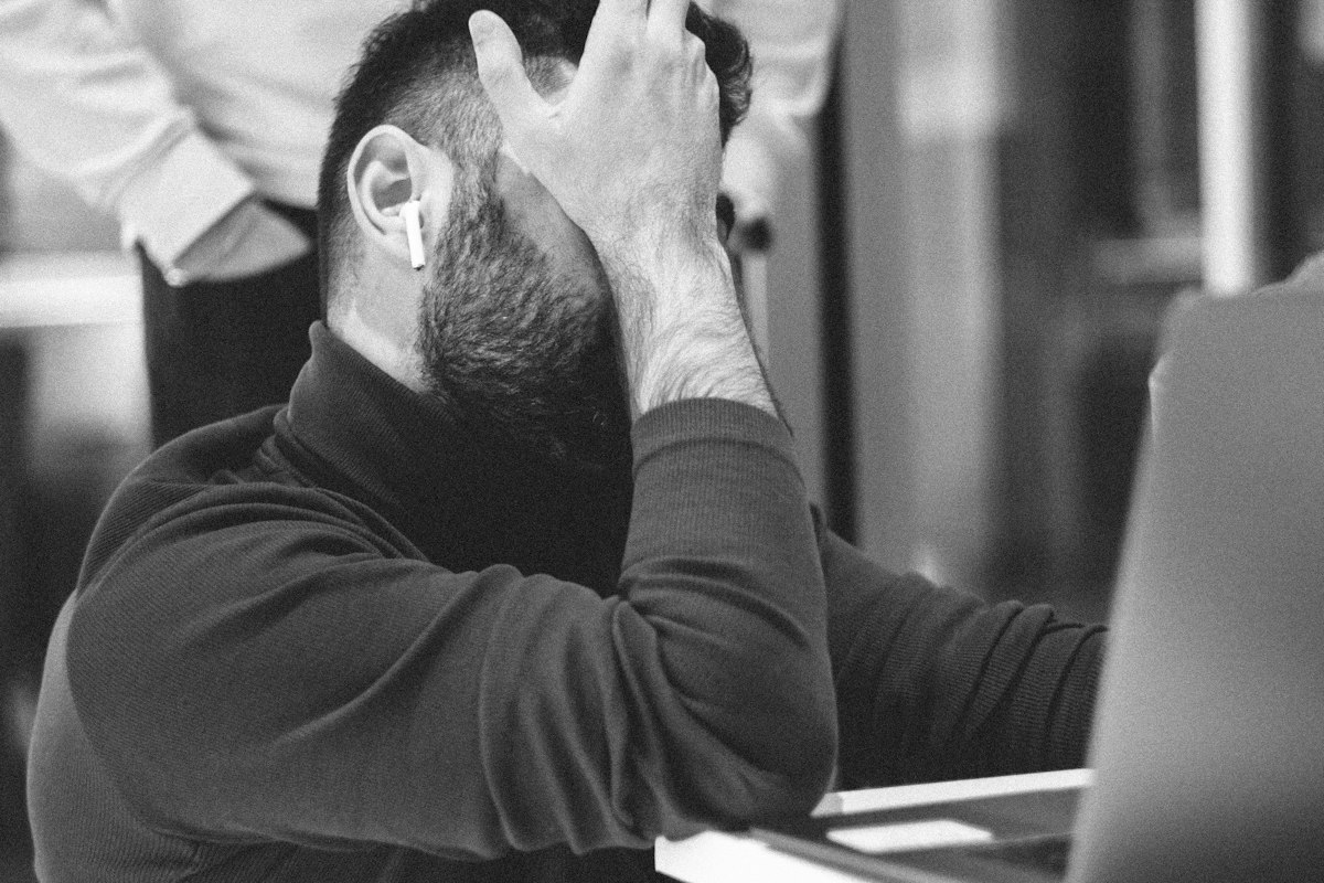 Pria mengalami dampak stress pada kesehatan